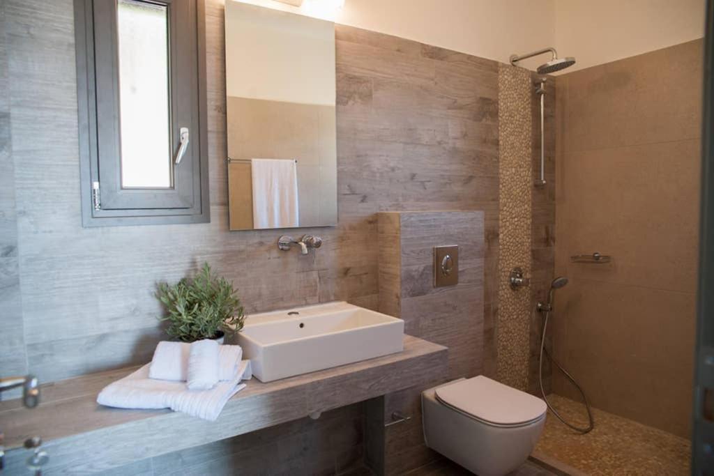 New Villa Blue With Private Pool At Trapezaki Livathos  외부 사진